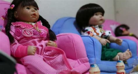 Tailandia Muñecas Sobrenaturales Se Ponen De Moda Video Mundo