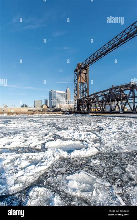 Cleveland Ohio Skyline With A Frozen Cuyahoga River Stock Photo Alamy