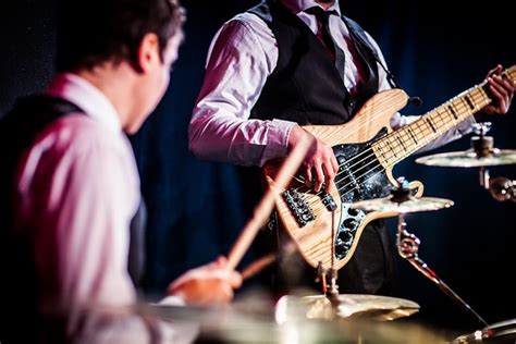 5 Essential Tips For Booking Your Wedding Band Hanami Dream