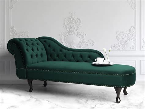 The chesterfield conjures visions of english libraries or men's clubs, with its tufted back and facade and high rolled arms. Sofá chaise-longue verde - Apoio esquerdo - Veludo ...
