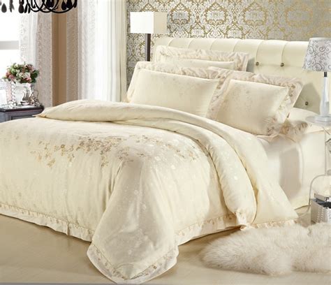 Classic Whitesilvergold Silk Satin Bedspreads