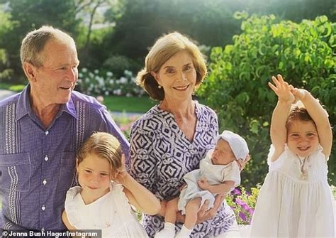 George W Bush Teilt Foto Von „gesunder Und Bezaubernder Neugeborener