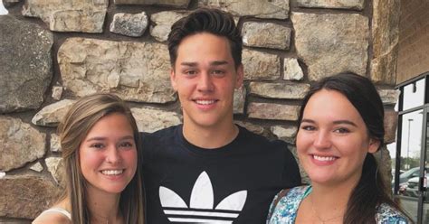 Tatum beck biography bio/short wiki. Does Noah Beck Have a Sister? Is the TikToker Close to His ...