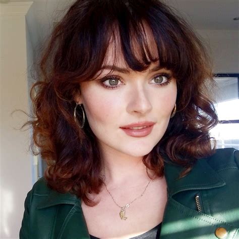 Here our six of our favorite cool and warm hair colors for blue eyes and fair skin (darker skin types, your options are a little further on!): Autumnal makeup for auburn hair, pale skin, hazel/green ...