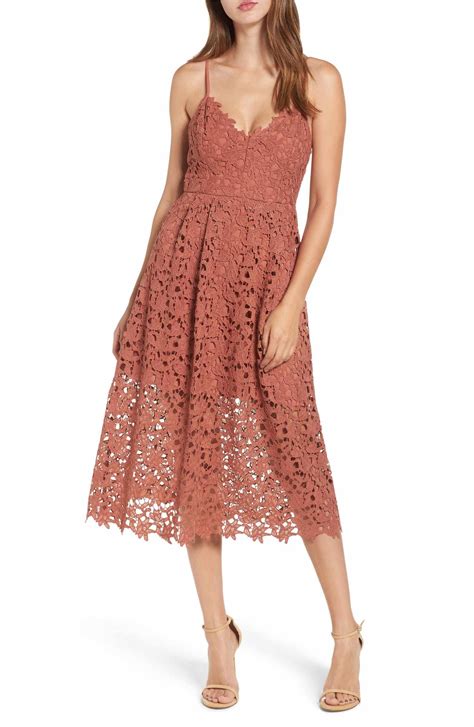 2020 yılında 2020 için midi wedding, takı ve aksesuarları, kadın giyim, düğünler ve etkinlikler, ev ve bahçe ve daha fazlası! ASTR the Label Lace Midi Dress | Lace midi dress, Cocktail ...