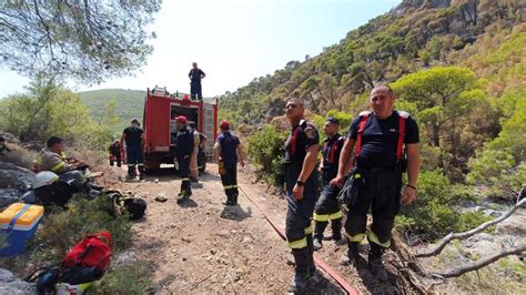 Pompierii Rom Ni Se Lupt Cu Fl C Rile Violente Din Regiunea Attica Din Grecia Europa Fm