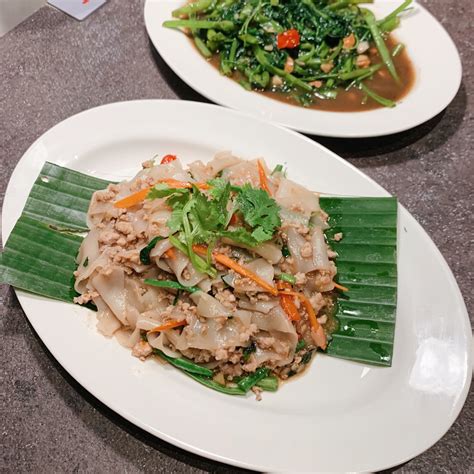 Thai street food brings fresh, authentic, thai food to major cities in finland. Drunkard Noodle Pork at Kra Pow Thai Street Food (Far East ...