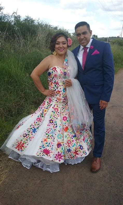 Pin De Sonia Esquivel En Mexican Wedding Dress Mexican Bridesmaid