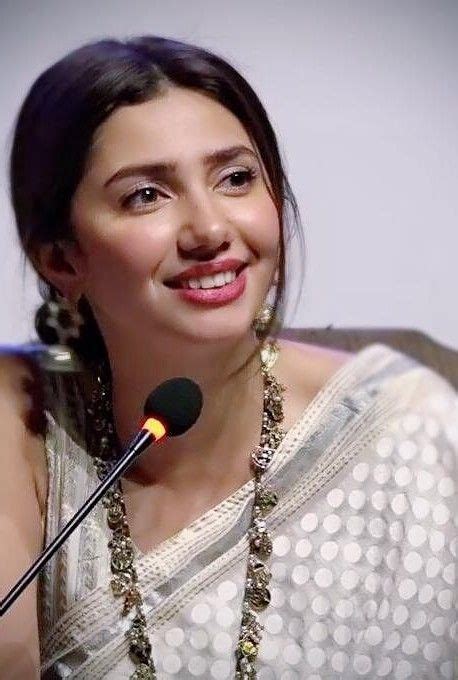 Pin By Prateek On Mahira Khan Mahira Khan Dresses Pakistani Actress