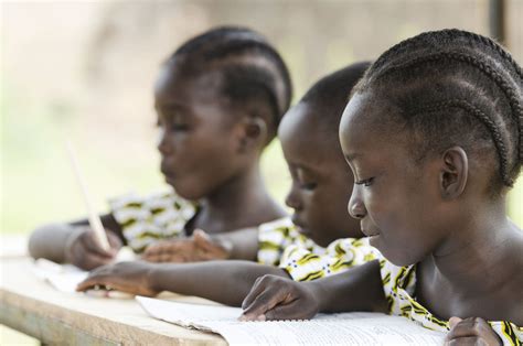 Léducation des jeunes filles africaines une priorité française