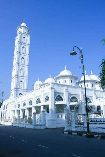 Masjid abidin atau dahulunya dikenali sebagai masjid putih atau masjid besar merupakan masjid diraja negeri terengganu lama yang dibina oleh sultan zainal. Masjid Abidin