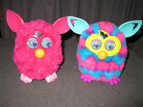 Lot Of Hasbro Solid Pink And Blue Hearts Furby Boom Interactive Talking