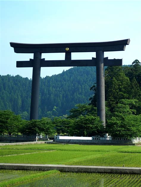 The Largest Torii Gate In The World Torii Gate Kumano Shinto Shrine