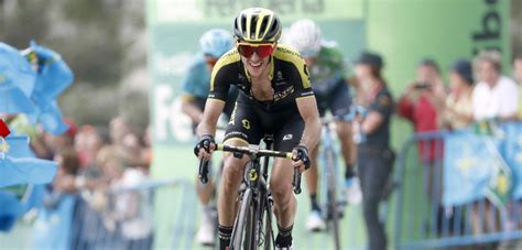 Simon yates (bikeexchange) climbed to his fourth career giro d'italia stage win on friday's stage 19, soloing to victory on the alpe di mera. Simon Yates: "De Tour kan me weinig schelen" | WielerFlits