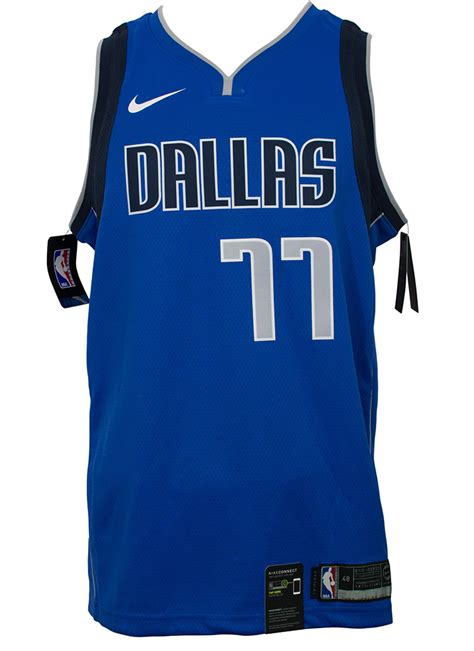 Bold alternative colours and details distinguish the statement edition, a jersey that symbolises the collective strength. Luka Doncic Signed Dallas Mavericks Nike Jersey (Fanatics ...