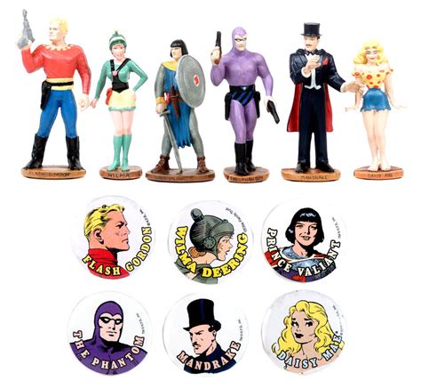 Hakes Classic Comic Characters Statue And Button Lot