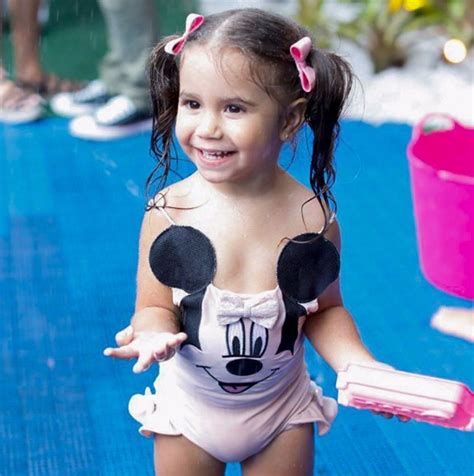 Deborah secco divulga foto da filha e diverte internautas. Deborah Secco se declara para Maria Flor: "Minha vida ...