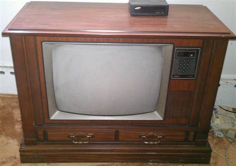 Free Vintage Rca Xl 100 25 Tv In Wood Cabinet Central Ottawa