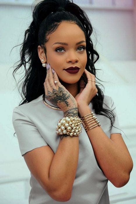 Rihanna Se Convirtió En Blogger De Belleza Internet La Ama