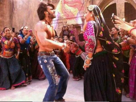 Ram Leela First Look Ranveer Singh Stuns With His Six Pack Chiselled Physique Filmibeat