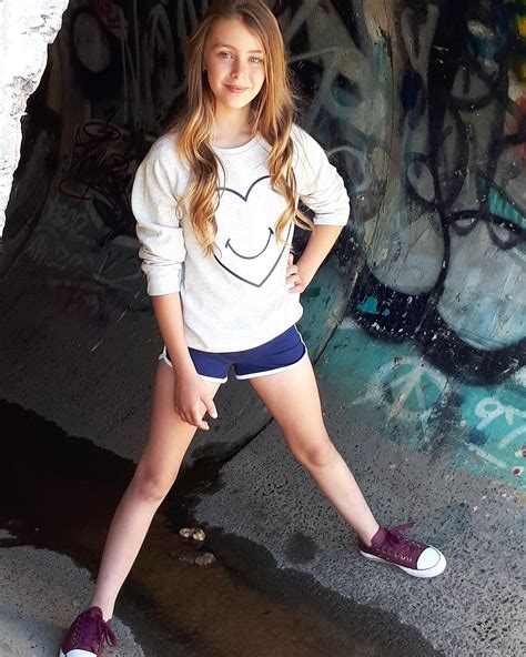 Bridget Williams👸🏼🐝 On Instagram “smile😘😘😘 Thursday Smile Urban Streetstyle Tweenblogger