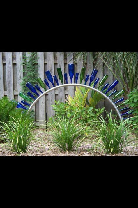 15 Terrific Diy Glass Bottle Yard Decor That Will Impress You The Art In Life Garden Art