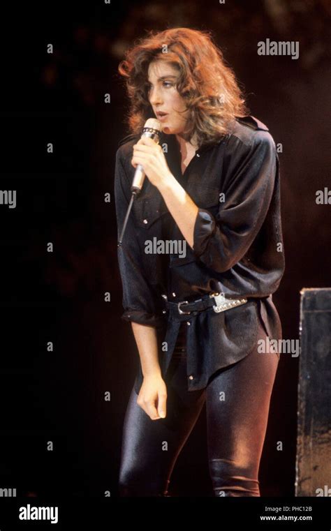 Laura Branigan 1984 Hi Res Stock Photography And Images Alamy