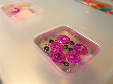 Five silicone mold casting tips. Resin Crafts: Working In Molds - Part Two