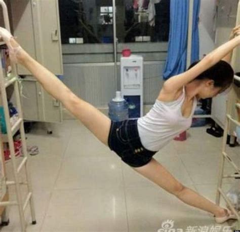 Perfect Split Meme Chinese College Student Becomes Internet