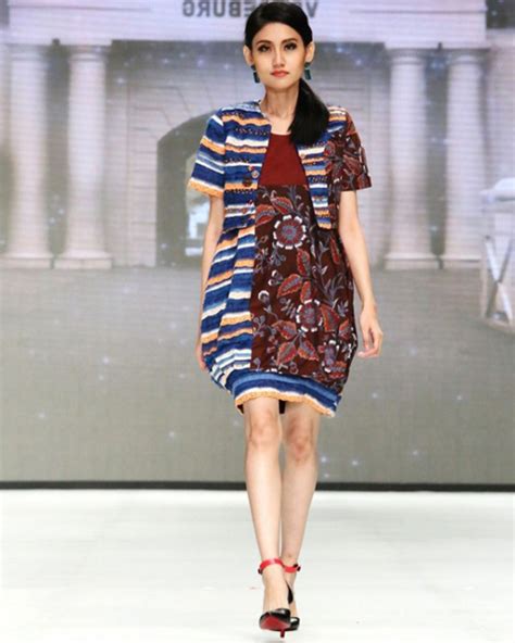 Model busana batik dian pelangi modern. 12+ Gambar Model Baju Lurik Terbaru 2017