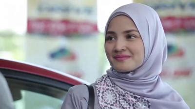 Living with her cunning and malicious stepmother, puan sri mawar, and her stepsister, puteri, a vile and hateful yet gullible person, medina has to endure endless verbal abuse and unjust treatment. Hero Seorang Cinderella 1x14 "Hero Seorang Cinderella ...