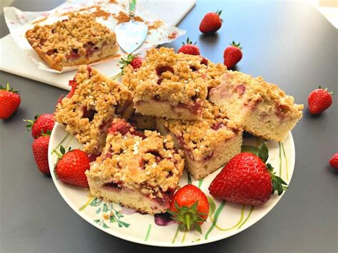 Strawberry Crumble Cake Recipe Cuisine Fiend