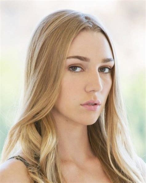 Kendra Sunderland Rfamousfaces