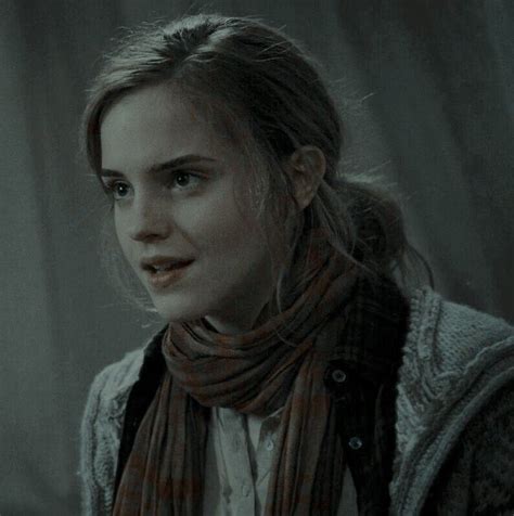 Hermione Granger Aesthetic Harry Potter Wallpaper Gryffindor Hermione