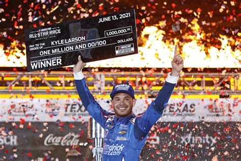 Kyle Larson Continues Hot Streak With Nascar All Star Race Win At Texas