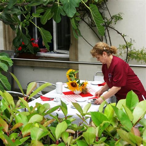 Das altenpflegeheim mit einer fachabteilung für demenzkranke menschen informiert über leistungen und kontaktdaten. Willkommen im Wohnbereich im Haus Tecum in Emmendingen