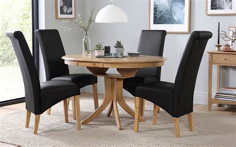 Hudson Round Oak Extending Dining Table With 4 Richmond Brown Leather