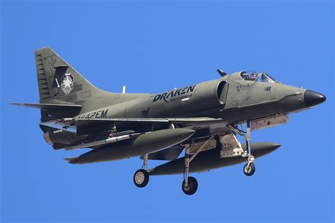 Draken International Douglas A 4k Skyhawk N142em At Klsv R Flickr