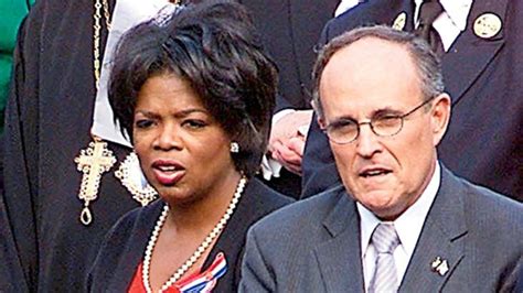 Federal agents executed a search warrant wednesday at the manhattan apartment of rudy giuliani, advancing a criminal investigation by federal prosecutors that has been underway for more than two. Oprah Winfrey als nächste US-Präsidentin? - Porträt einer ...