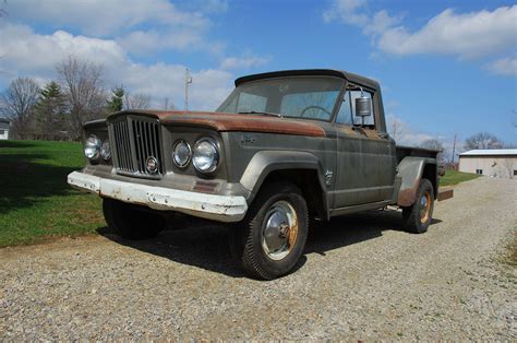 vintage jeep gladiator