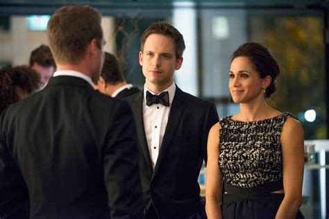 Meghan Markles Best Style Moments On Suits See Photos From Streamer Hit