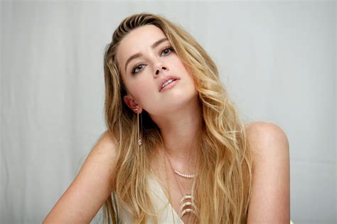 Amber Heard Celebrities Girls Hd Coolwallpapersme