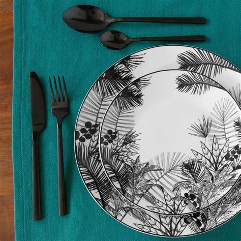 Mat ou brillant, il permet de s'assortir facilement aux autres meubles de la pièce ainsi qu'au sol et aux murs. Coffret 24 couverts en inox noir mat | Assiette noire ...