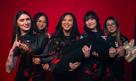 Faze Clan Just Signed Its First All Female Esports Team Tubefilter