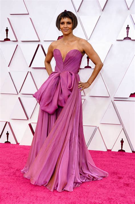 Oscars 2021 Red Carpet Pictures From The 93rd Academy Awards