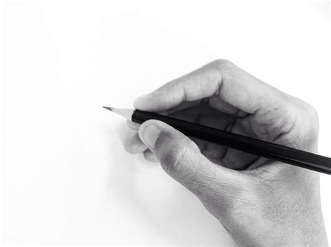 You may now start drawing the first layer of dahlia petals. The Right Way to Hold a Pencil for Drawing