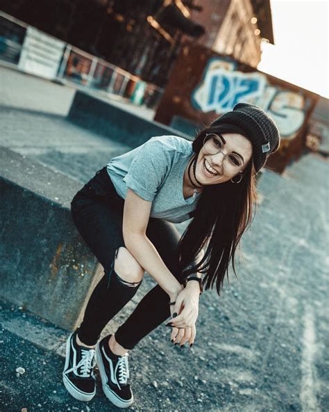 Skater Girl Vibes🖤 Hipster Girl Outfits Skater Girl