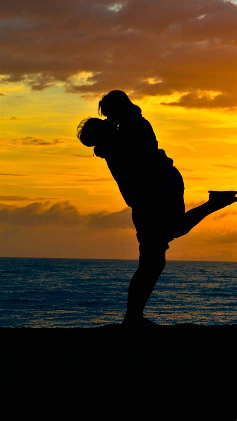 Wallpaper Happy Mood Hug Lovers Couple Sunset
