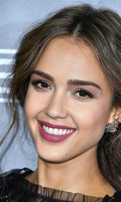 This Supplement Helped Jessica Alba Grow Out Her Thin Eyebrows Thin