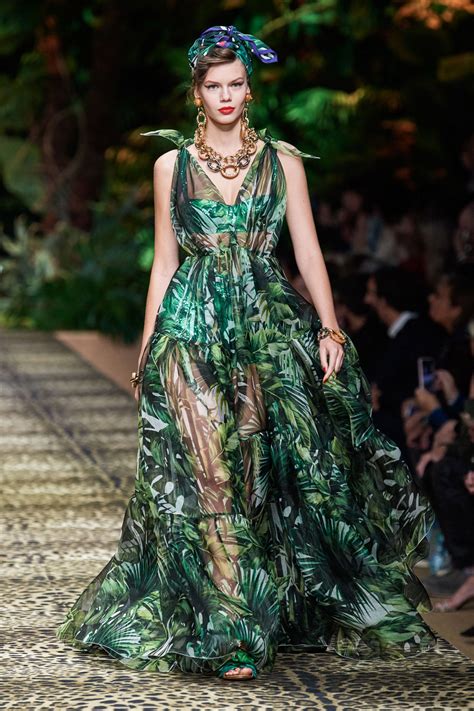 ˈdoltʃe e ɡɡabˈbaːna) is an italian luxury fashion house founded in 1985 in legnano by italian designers domenico dolce and stefano gabbana. Dolce Gabbana Spring-Summer 2020 Ready-to-Wear Collection